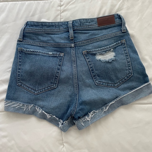 Hollister High-Rise Mom Short 3” - Picture 2 of 2